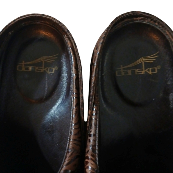 Dansko Brown Tooled Leather Clogs Slip On Shoes or Sling Back size 10-10.5 - Picture 4 of 11